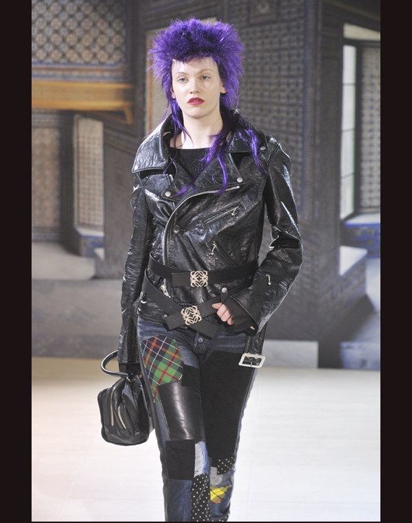 Loewe se vuelve punk.