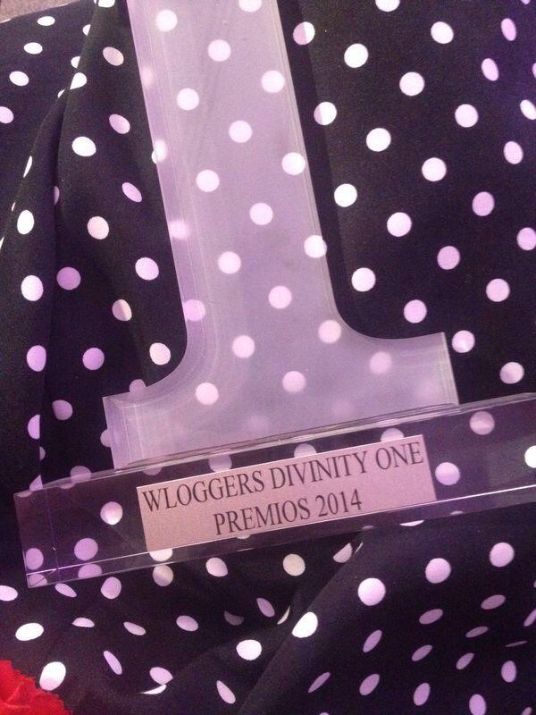 Premios WLOGGERS DIVINITY ONE & Silvia de Carrion.